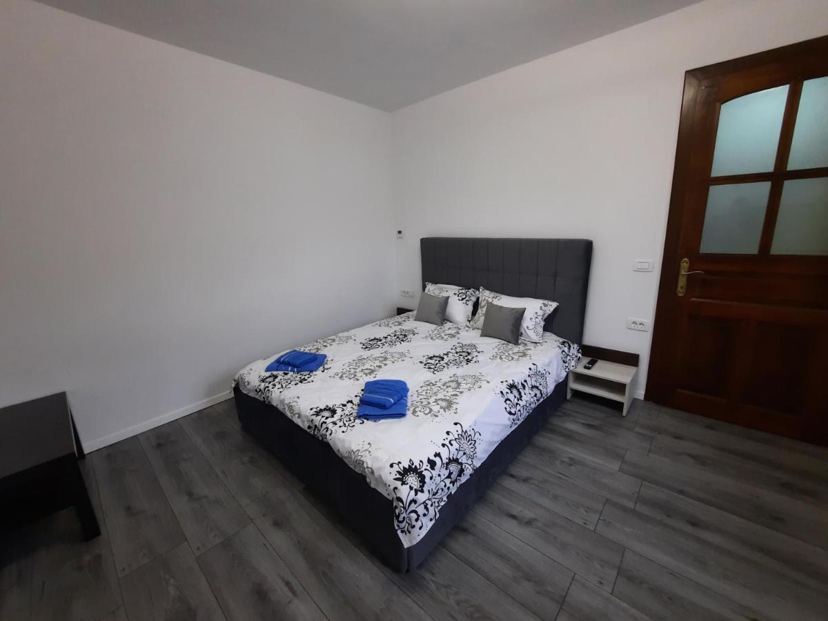 House Side By Side Apartment Brasov Exterior photo